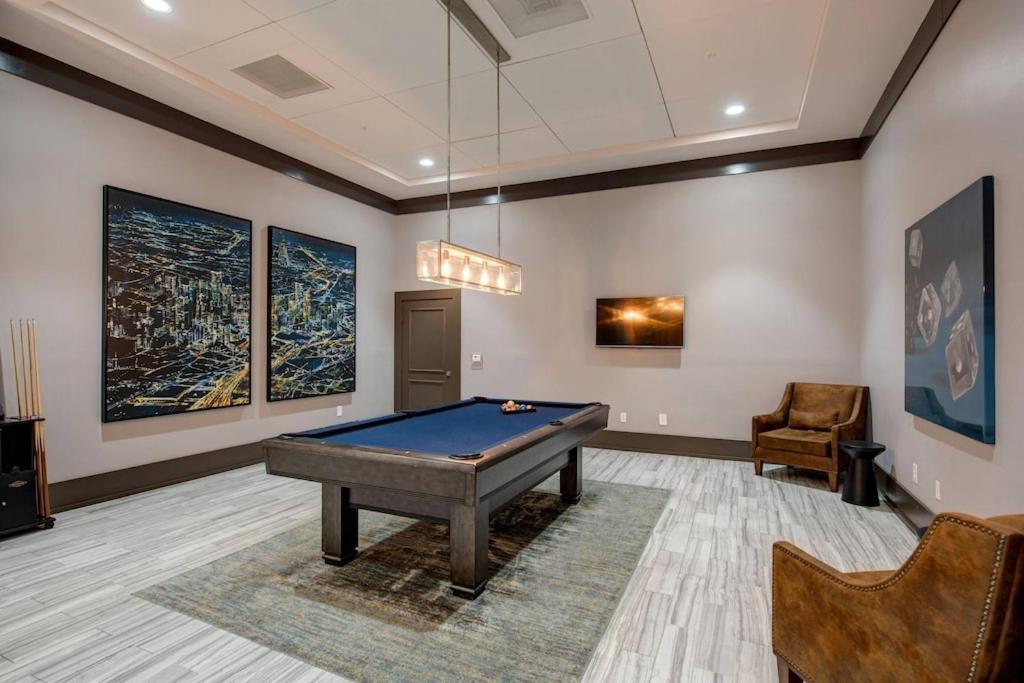 هيوستن Modern Galleria Apt-Freeparking-Pool-Fast Wifi-Med Ctr المظهر الخارجي الصورة
